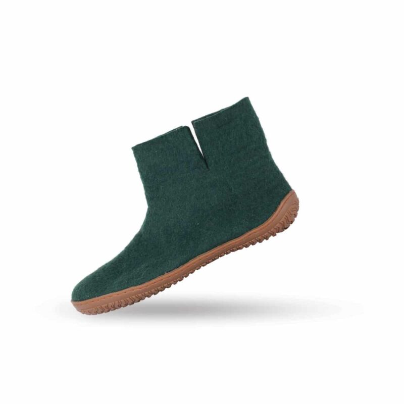 Håndlavede grønne uld hjemmesko fra Shus.dk, lavet af 100% New Zealandsk uld, sikrer varme og komfort. Med natur gummisål og højt skaft. Dansk design.